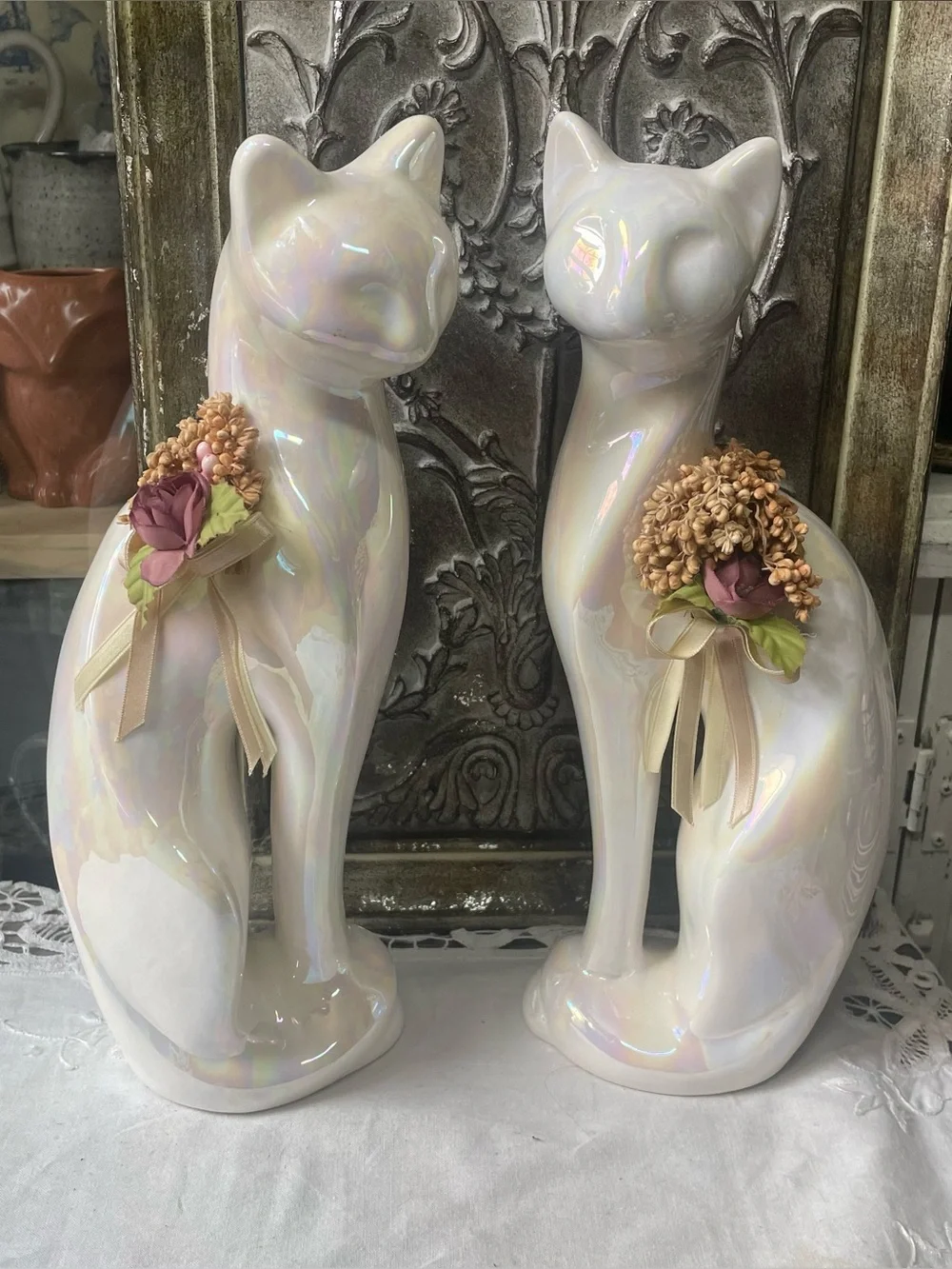 Vintage Pearl opalescent white sitting kitty cat figurines Siamese twins
